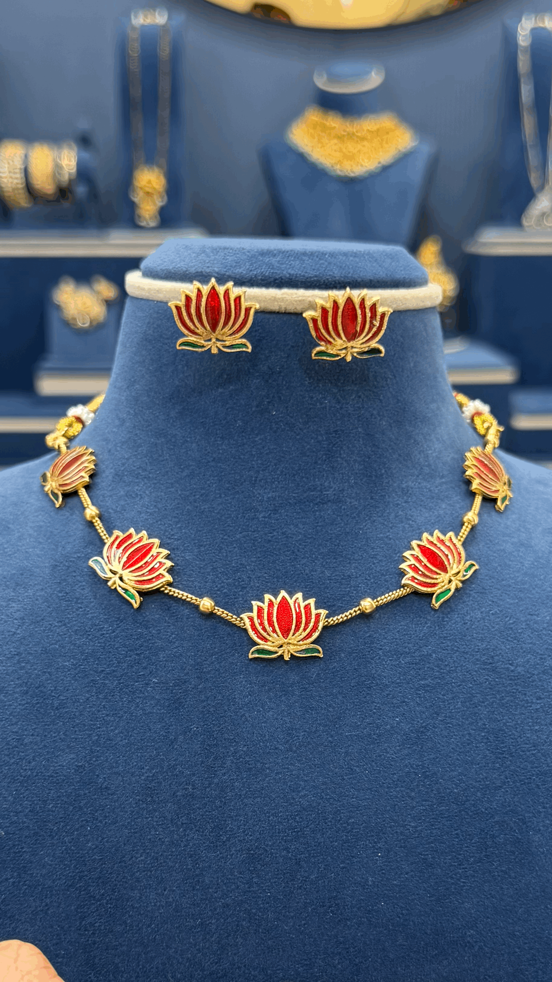 Simple Lotus Neckset