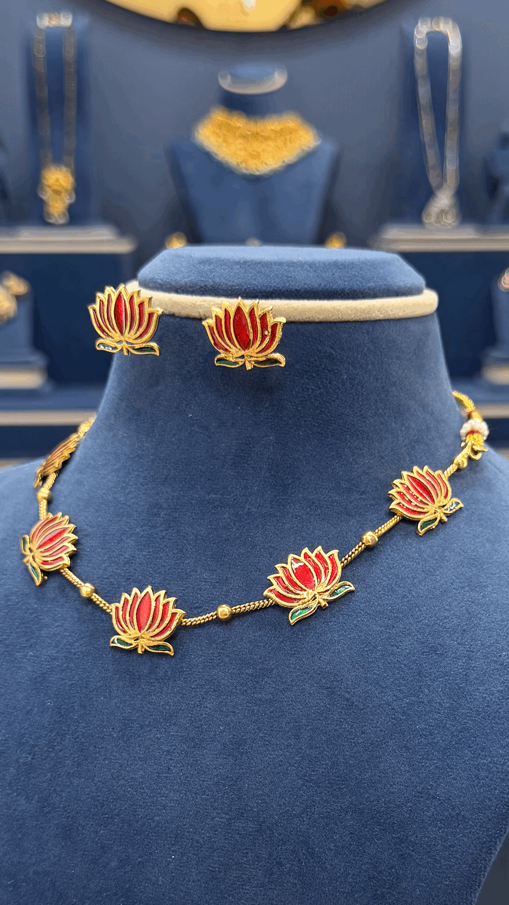 Simple Lotus Neckset