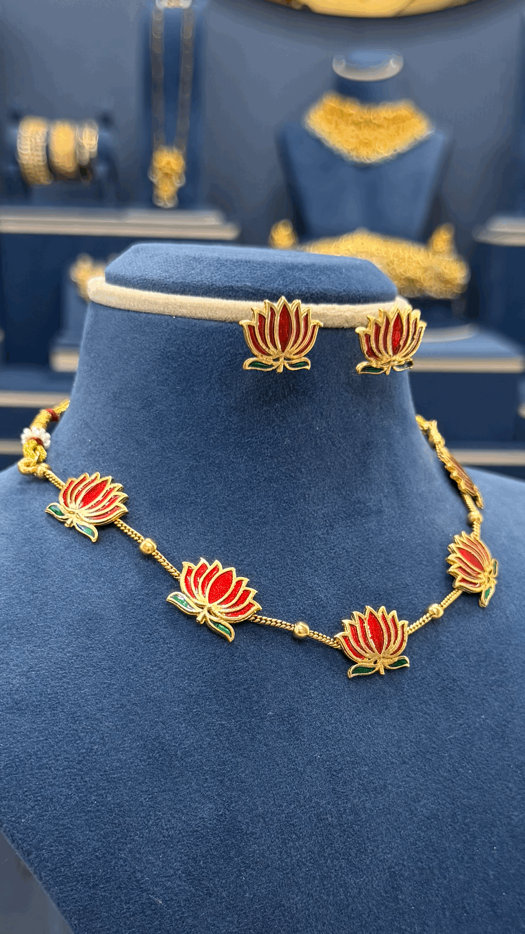 Simple Lotus Neckset