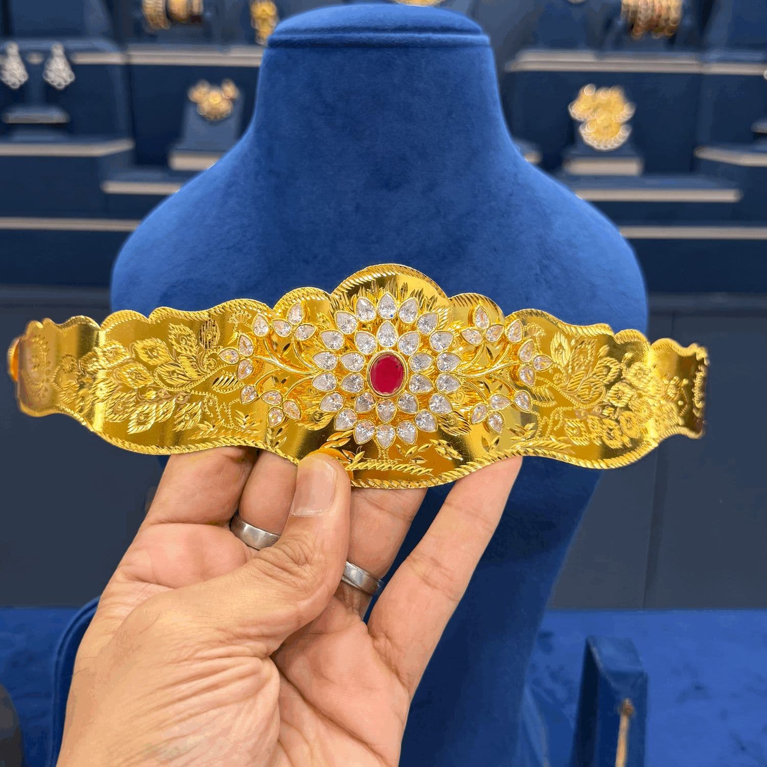 Vaddanam with Detachable Locket for Adults