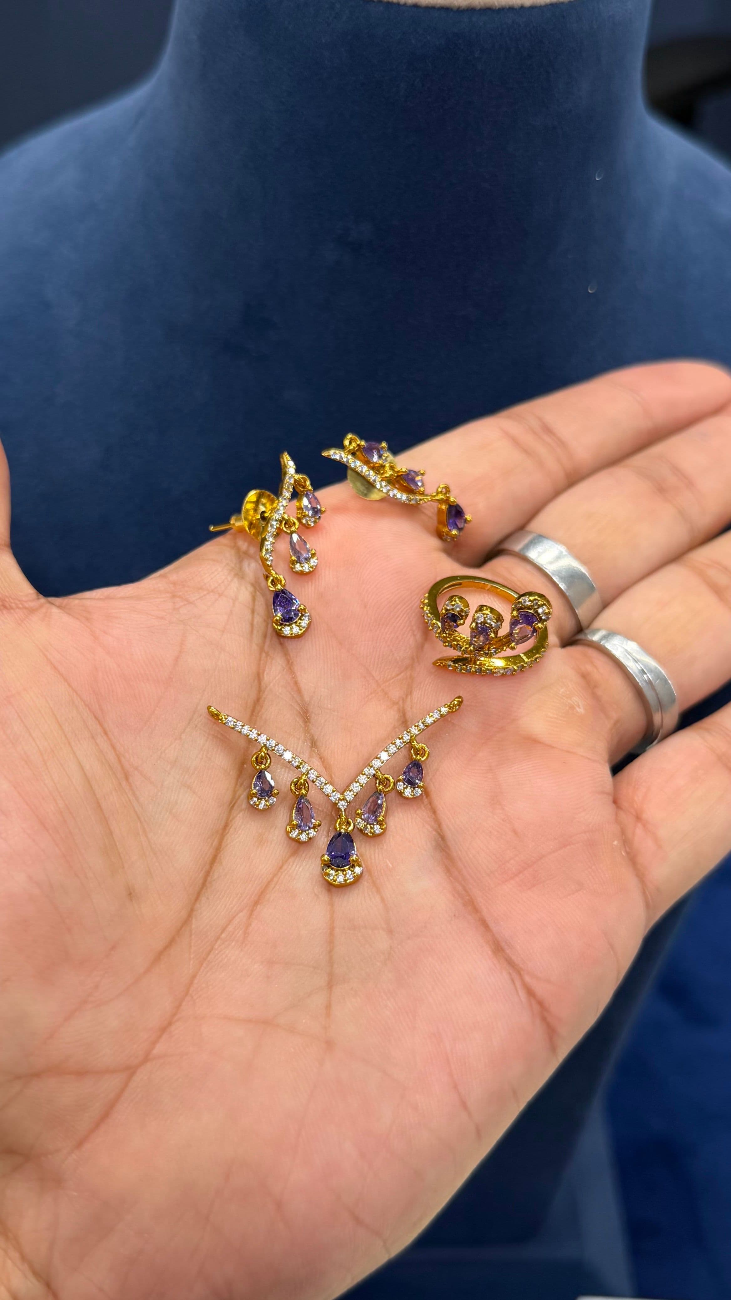 Chain Set with Finger Ring