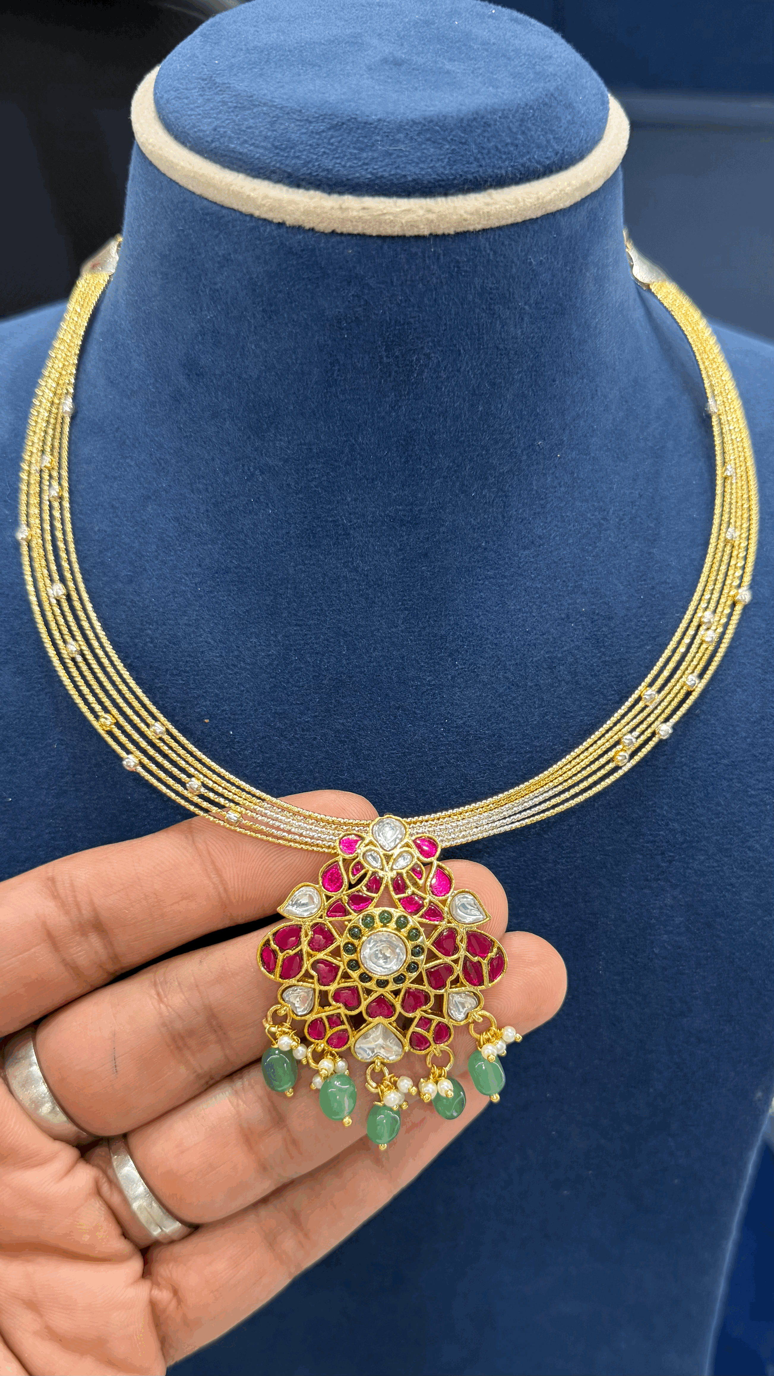 Simple Hasli with Jadau Locket