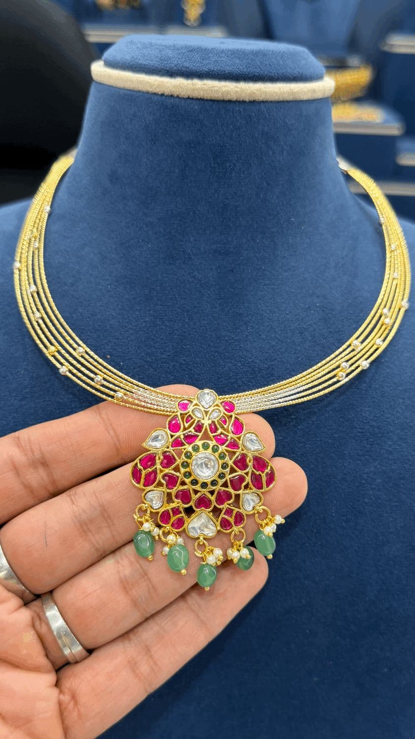 Simple Hasli with Jadau Locket