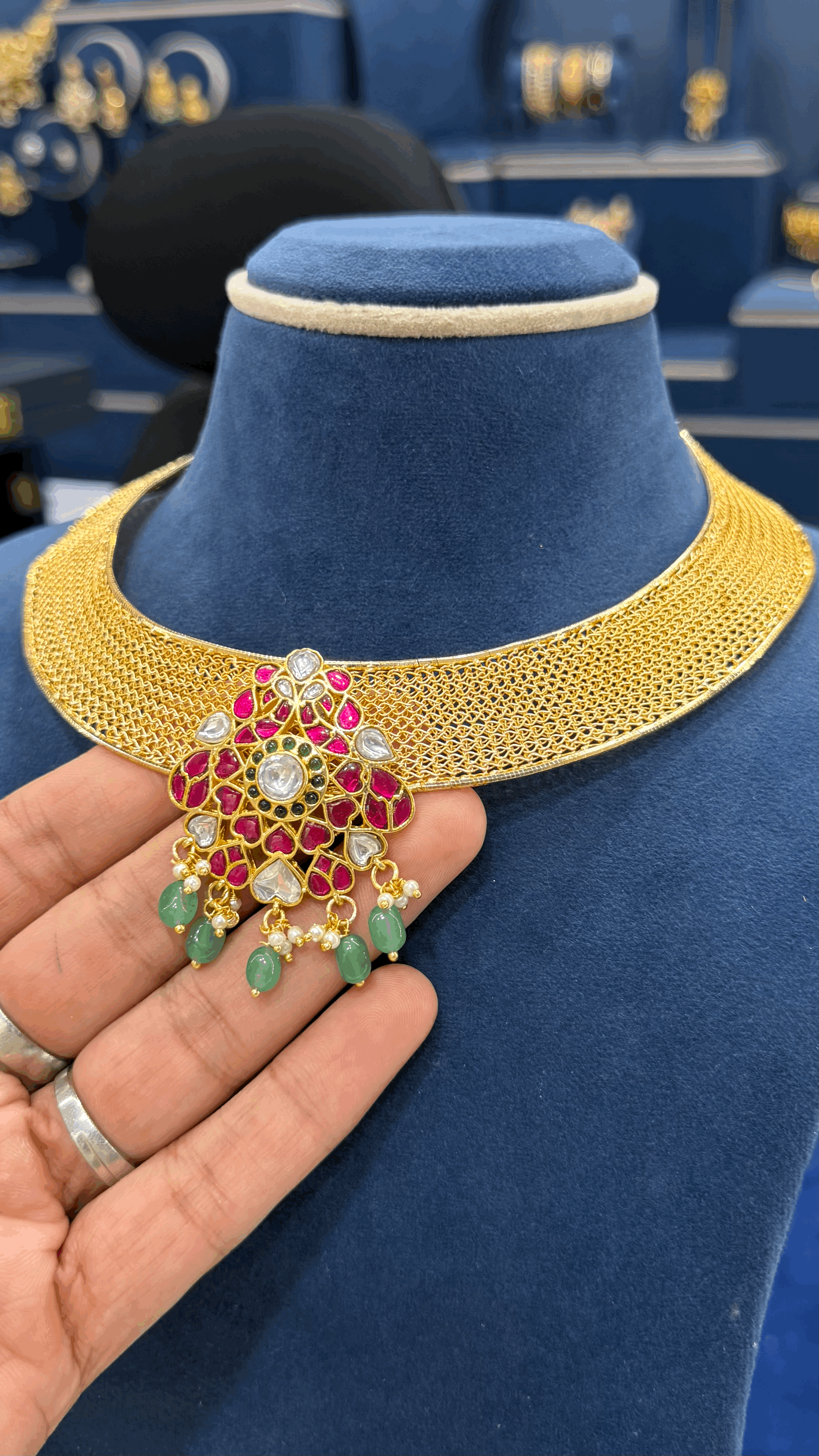 Flexible Kanti with Detachabe Jadau Locket