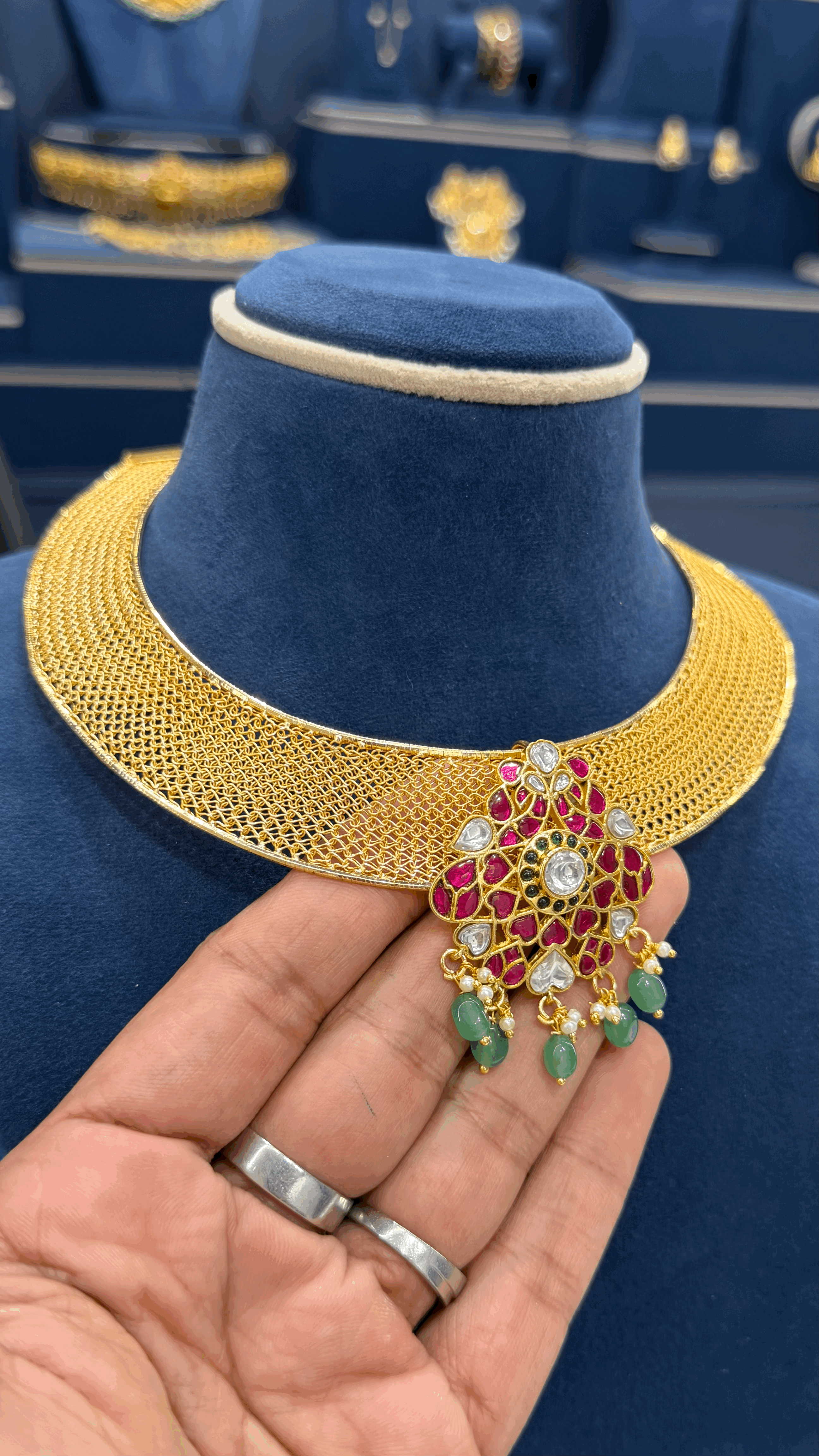 Flexible Kanti with Detachabe Jadau Locket