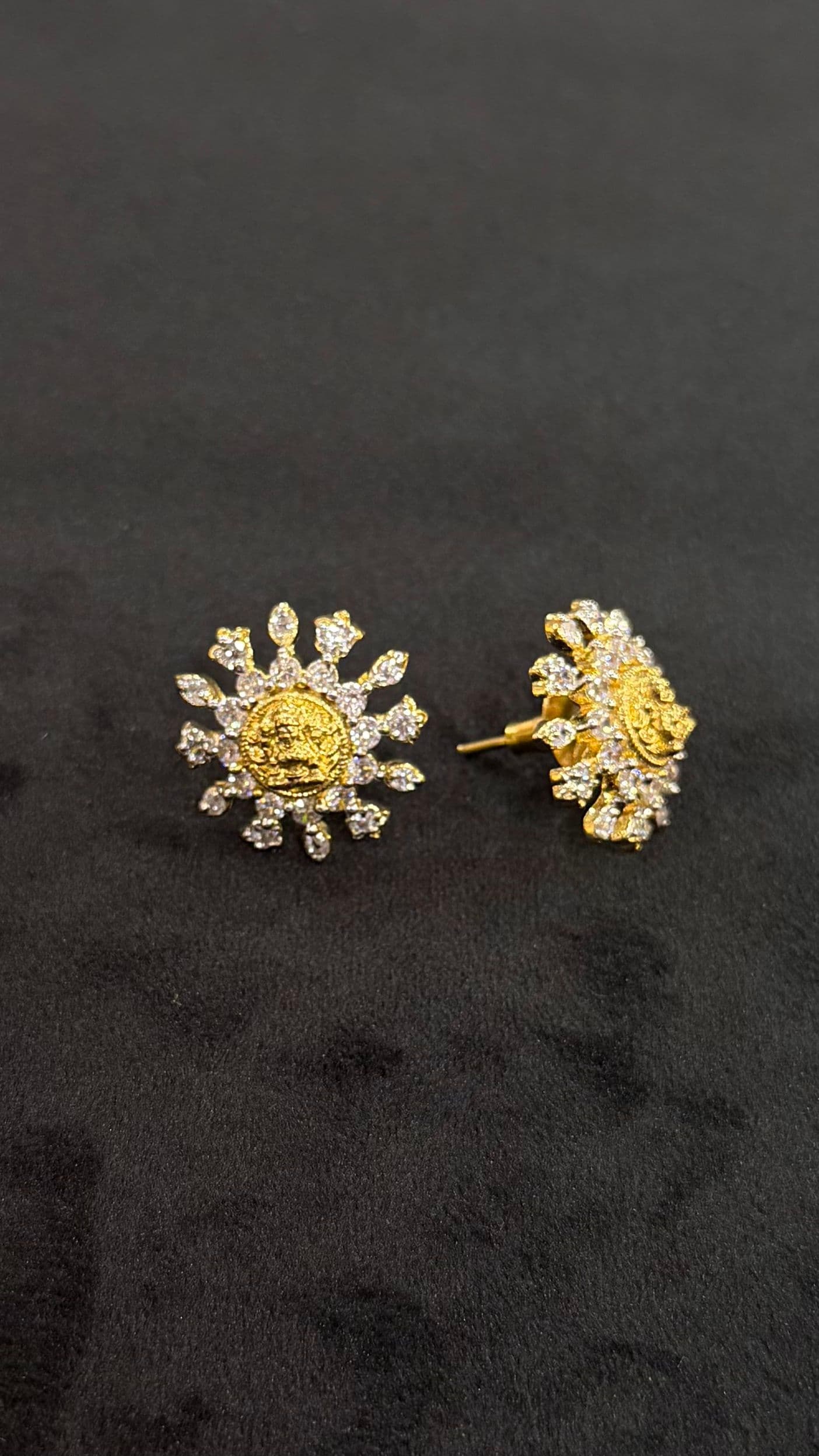 Lakshmi Studs Gj Polish (Each)