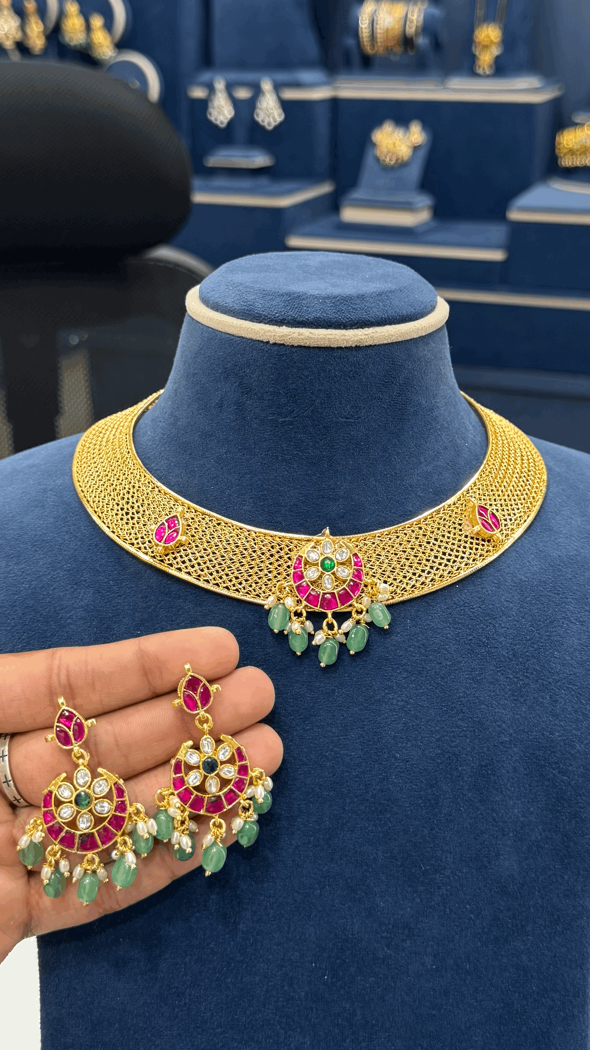 Flexible Kanti with Detachabe Jadau Locket Set